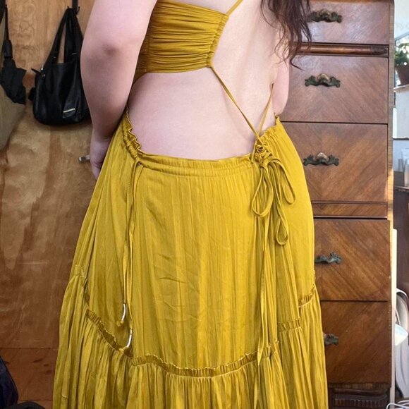 STUNNING GOLD / YELLOW MAXI DRESS WITH ADJUSTABLE BACK ✨ FREE PEOPLE - Picture 2 of 8